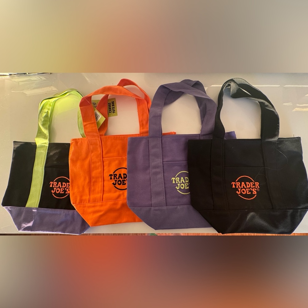 Set of 4 Trader Joe’s Halloween mini totes - new with tags